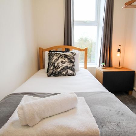 Fairways View - Spacious Apartment - Sleeps 6 - Lovely Views - By Rework Accommodation Хойлэйк Экстерьер фото