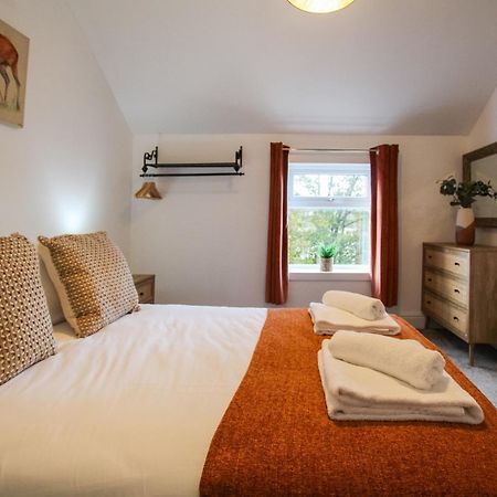 Fairways View - Spacious Apartment - Sleeps 6 - Lovely Views - By Rework Accommodation Хойлэйк Экстерьер фото
