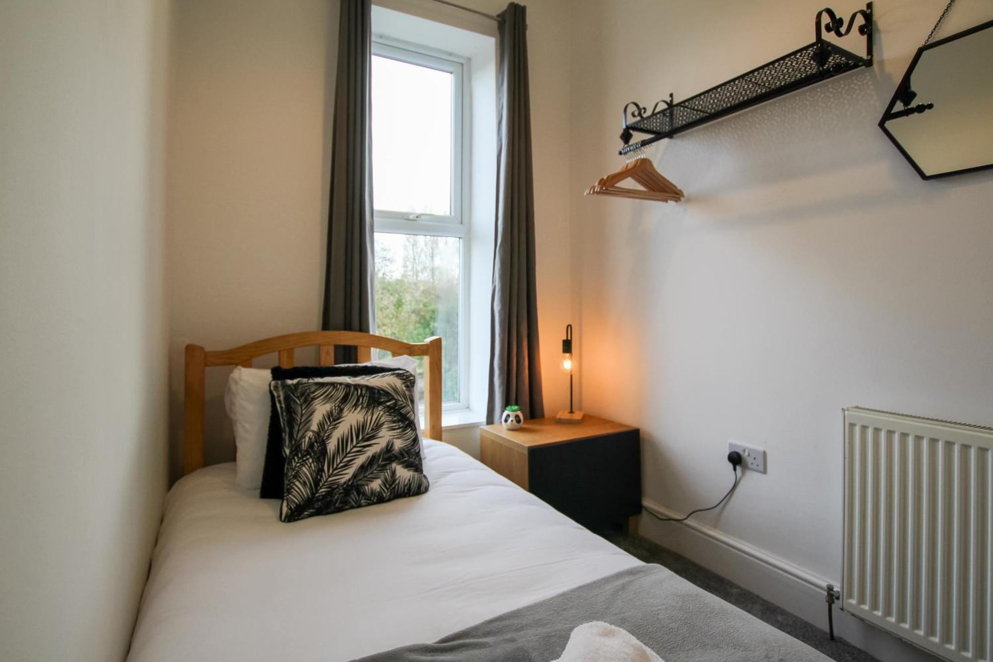 Fairways View - Spacious Apartment - Sleeps 6 - Lovely Views - By Rework Accommodation Хойлэйк Экстерьер фото
