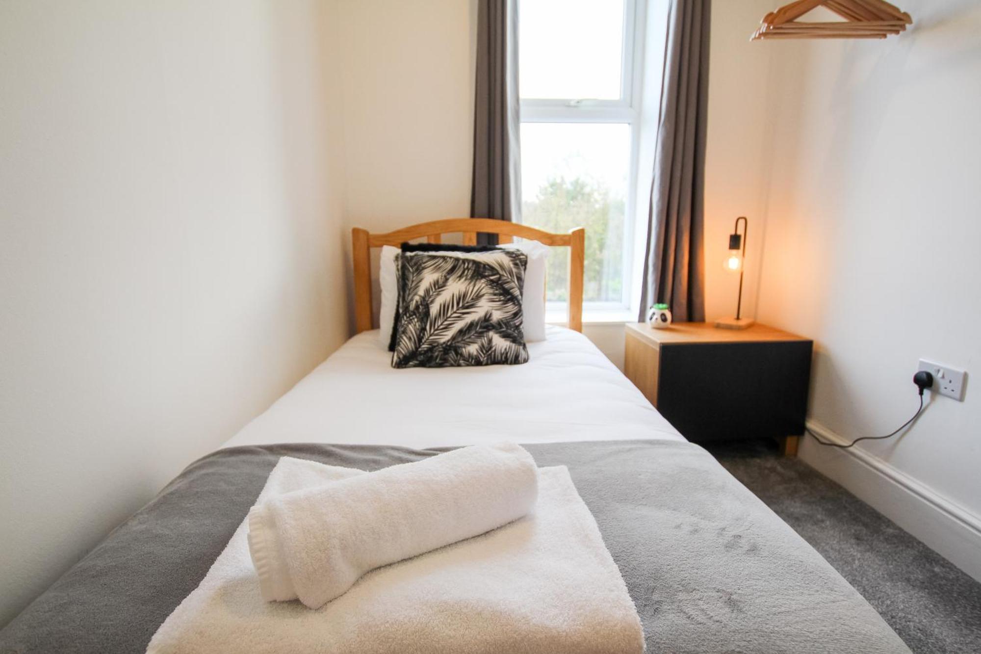 Fairways View - Spacious Apartment - Sleeps 6 - Lovely Views - By Rework Accommodation Хойлэйк Экстерьер фото