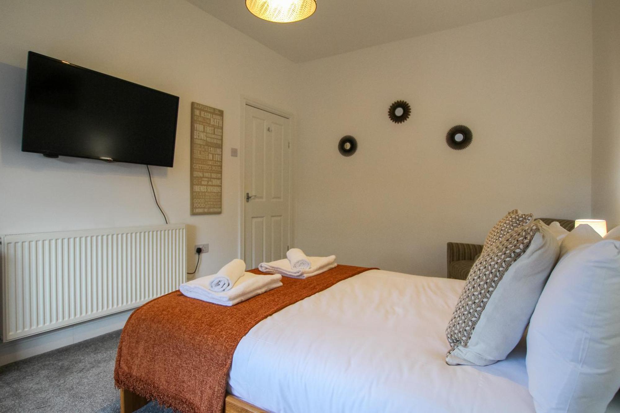 Fairways View - Spacious Apartment - Sleeps 6 - Lovely Views - By Rework Accommodation Хойлэйк Экстерьер фото