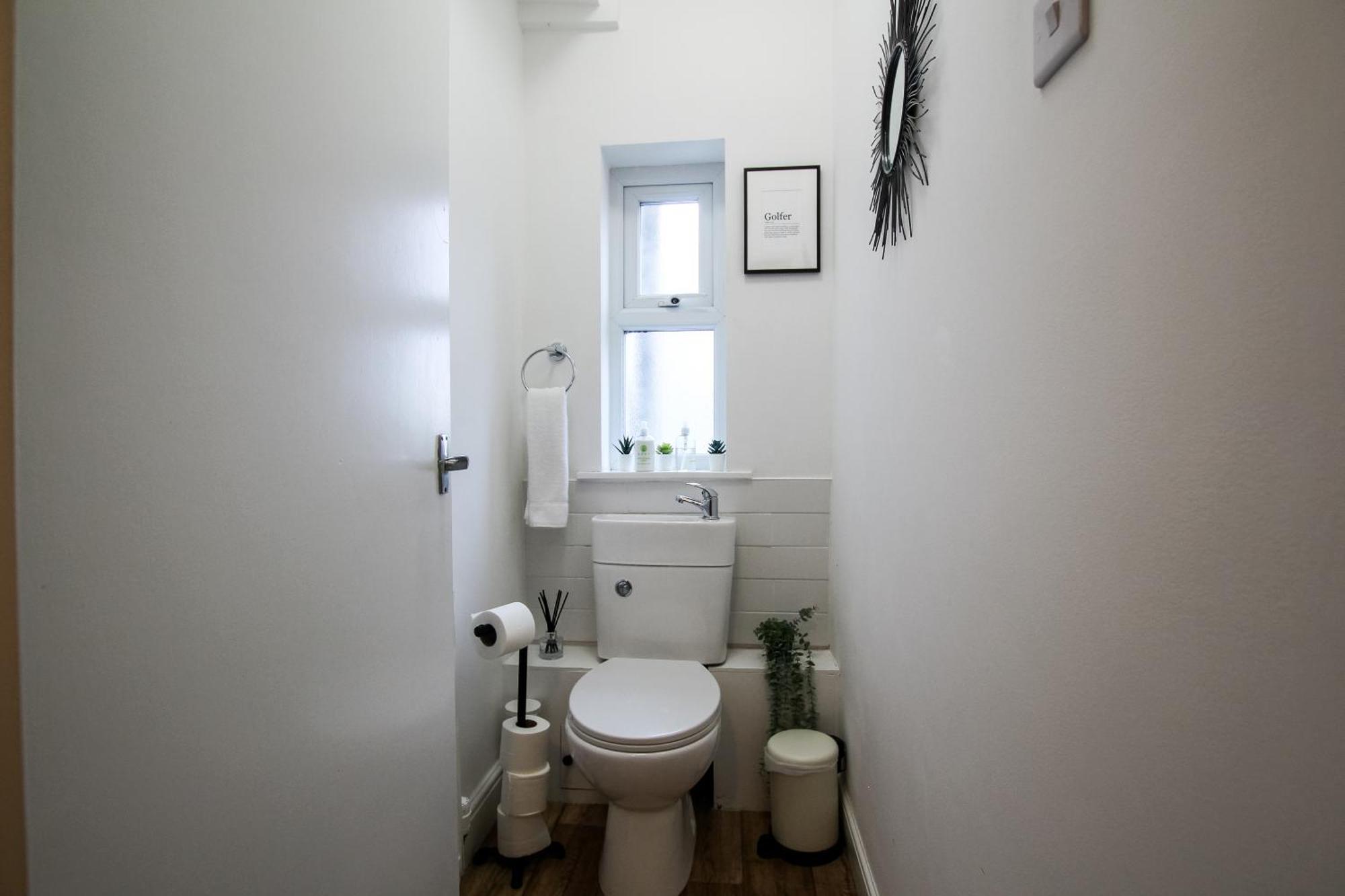 Fairways View - Spacious Apartment - Sleeps 6 - Lovely Views - By Rework Accommodation Хойлэйк Экстерьер фото