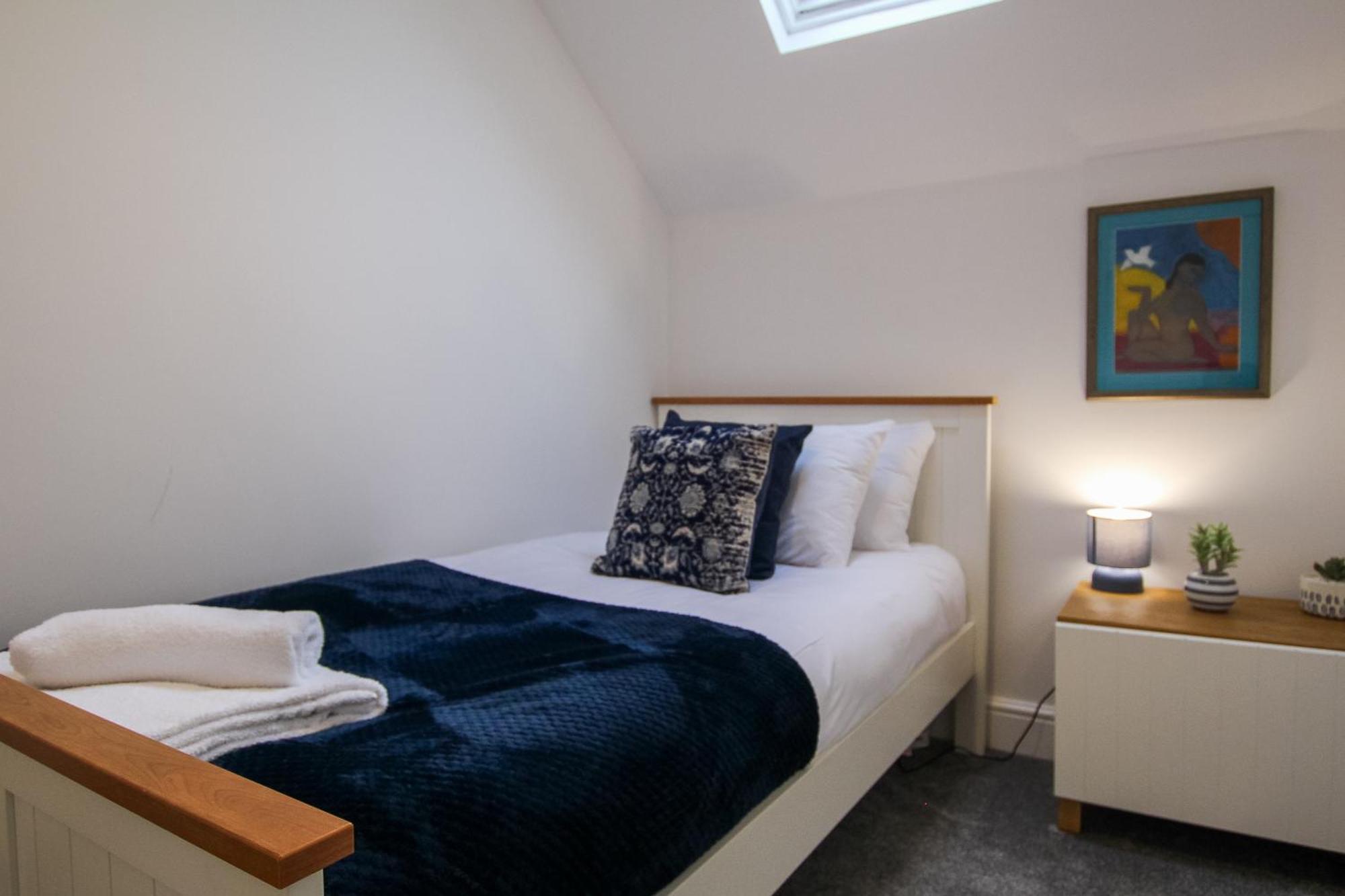Fairways View - Spacious Apartment - Sleeps 6 - Lovely Views - By Rework Accommodation Хойлэйк Экстерьер фото