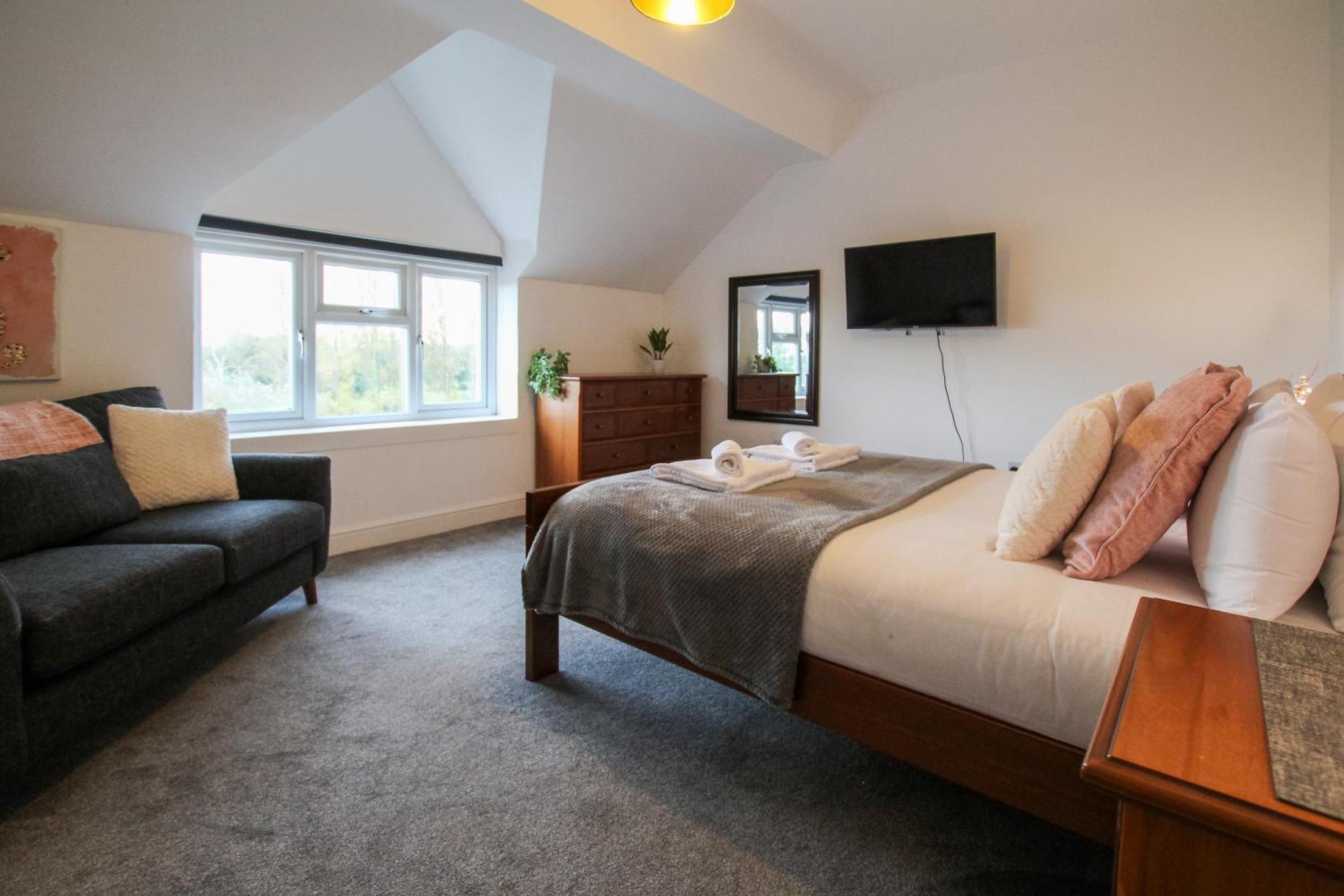 Fairways View - Spacious Apartment - Sleeps 6 - Lovely Views - By Rework Accommodation Хойлэйк Экстерьер фото