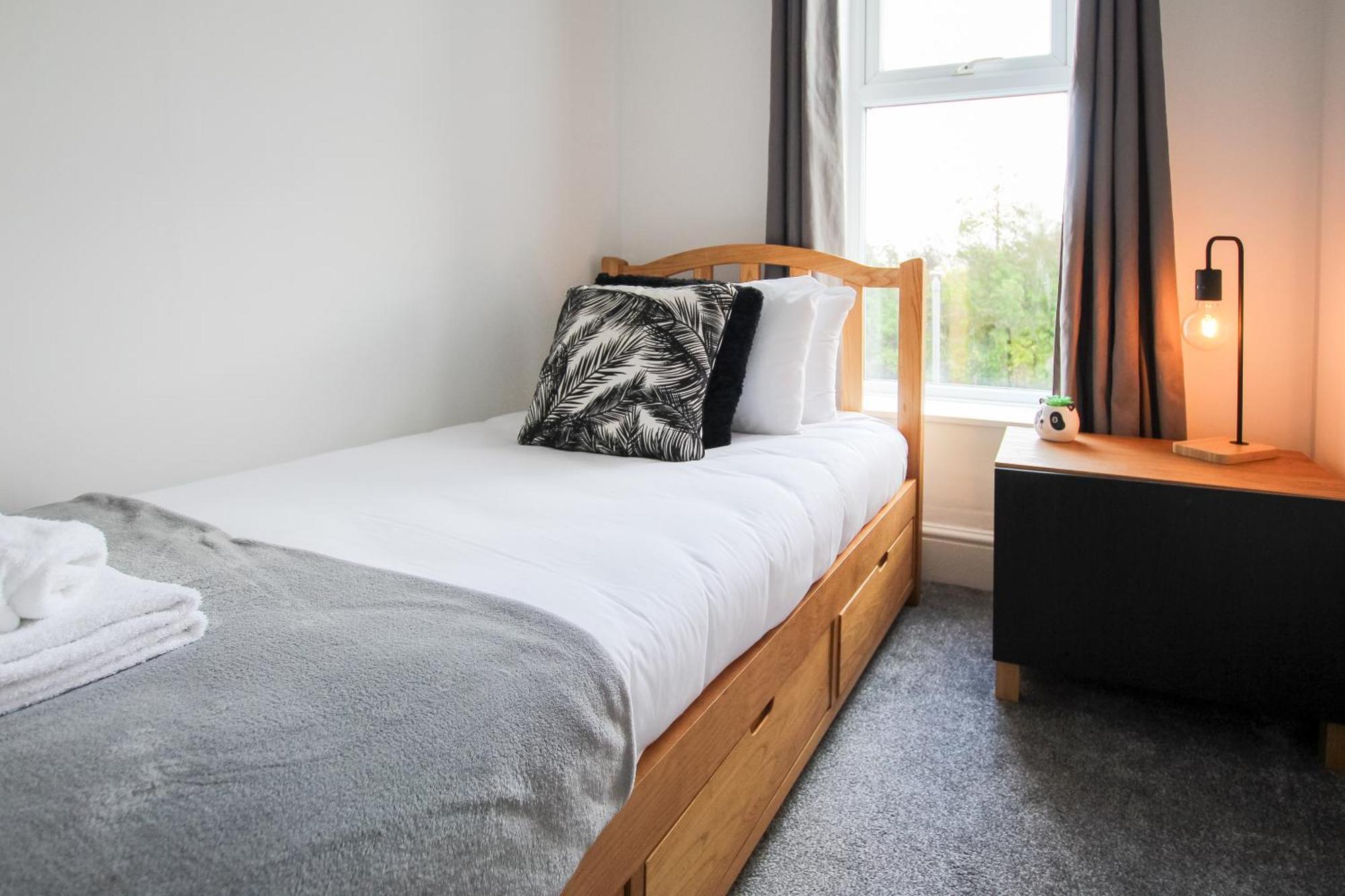 Fairways View - Spacious Apartment - Sleeps 6 - Lovely Views - By Rework Accommodation Хойлэйк Экстерьер фото